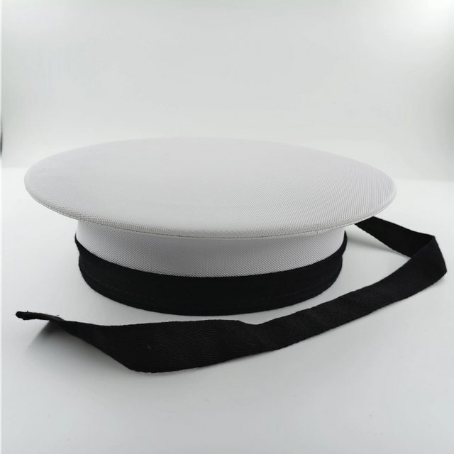 Chap&eacute;u cl&aacute;ssico de marinheiro marinho, bon&eacute; plano branco
