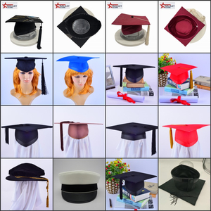 Chapeaux de remise des dipl&ocirc;mes pour les c&eacute;r&eacute;monies de Bachelor Master et Doctorat